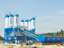 陜西渭南HZS120混凝土攪拌站使用現(xiàn)場(chǎng)