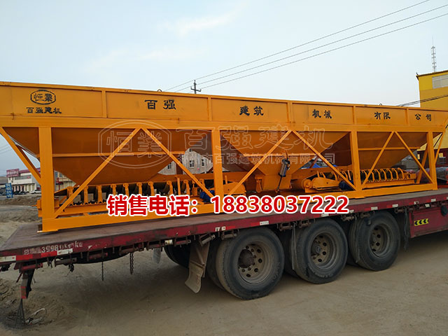 河北唐山1200三倉(cāng)配料機(jī)發(fā)貨現(xiàn)場(chǎng) 河北唐山1200三倉(cāng)配料機(jī)發(fā)貨現(xiàn)場(chǎng)