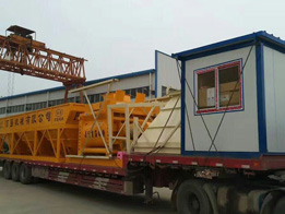 HZS90混凝土攪拌站發(fā)往青海 車裝車完畢