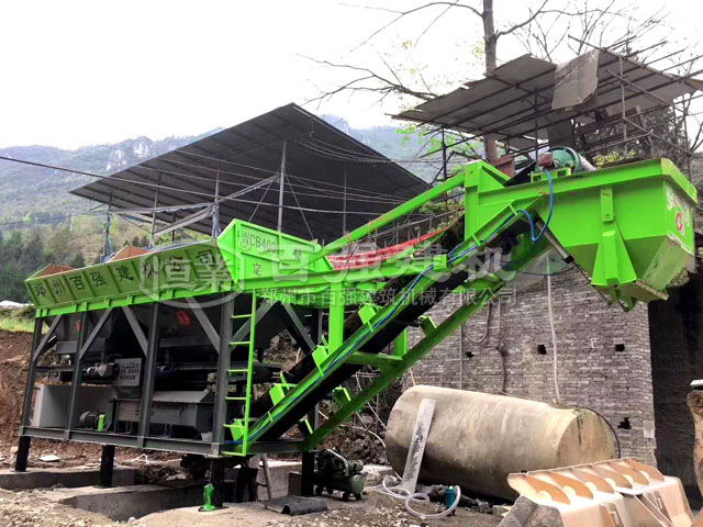 百強(qiáng)建機(jī)貴州YWB400穩(wěn)定土拌合站客戶現(xiàn)場(chǎng)圖片 百強(qiáng)建機(jī)貴州YWB400穩(wěn)定土拌合站客戶現(xiàn)場(chǎng)圖片