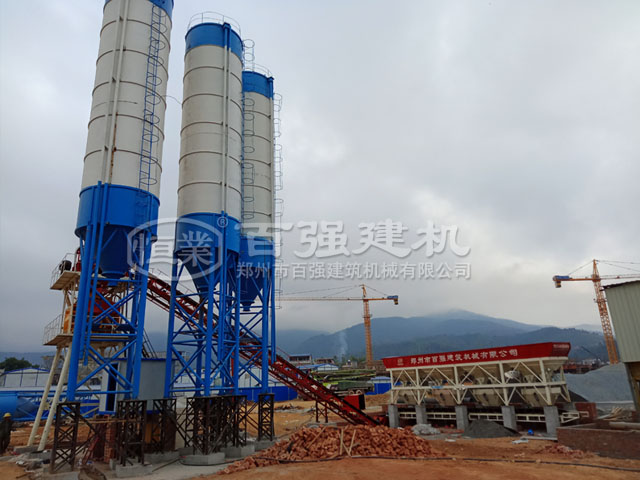 百?gòu)?qiáng)建機(jī)與廣西建工防城港混凝土攪拌站案例現(xiàn)場(chǎng) 百?gòu)?qiáng)建機(jī)與廣西建工防城港混凝土攪拌站案例現(xiàn)場(chǎng)