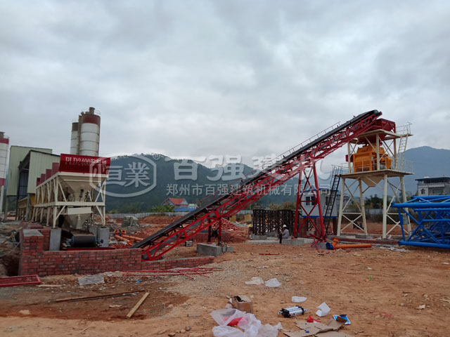 百?gòu)?qiáng)建機(jī)與廣西建工防城港混凝土攪拌站案例現(xiàn)場(chǎng)2 百?gòu)?qiáng)建機(jī)與廣西建工防城港混凝土攪拌站案例現(xiàn)場(chǎng)2
